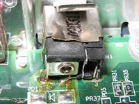 Conector desoldado y roto