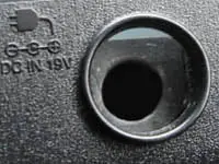 Conector quebrado. Sem positivo.