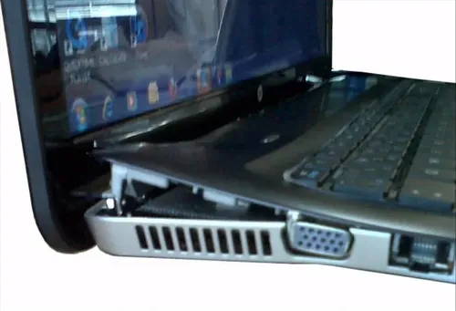 riparazione cerniera laptop