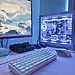 Como montar um PC Gamer 8 Guia: Como montar um PC gamer - gabinete branco com painel de vidro, ventoinhas RGB, placa de vídeo e cabos organizados, além de monitor, teclado e mouse.