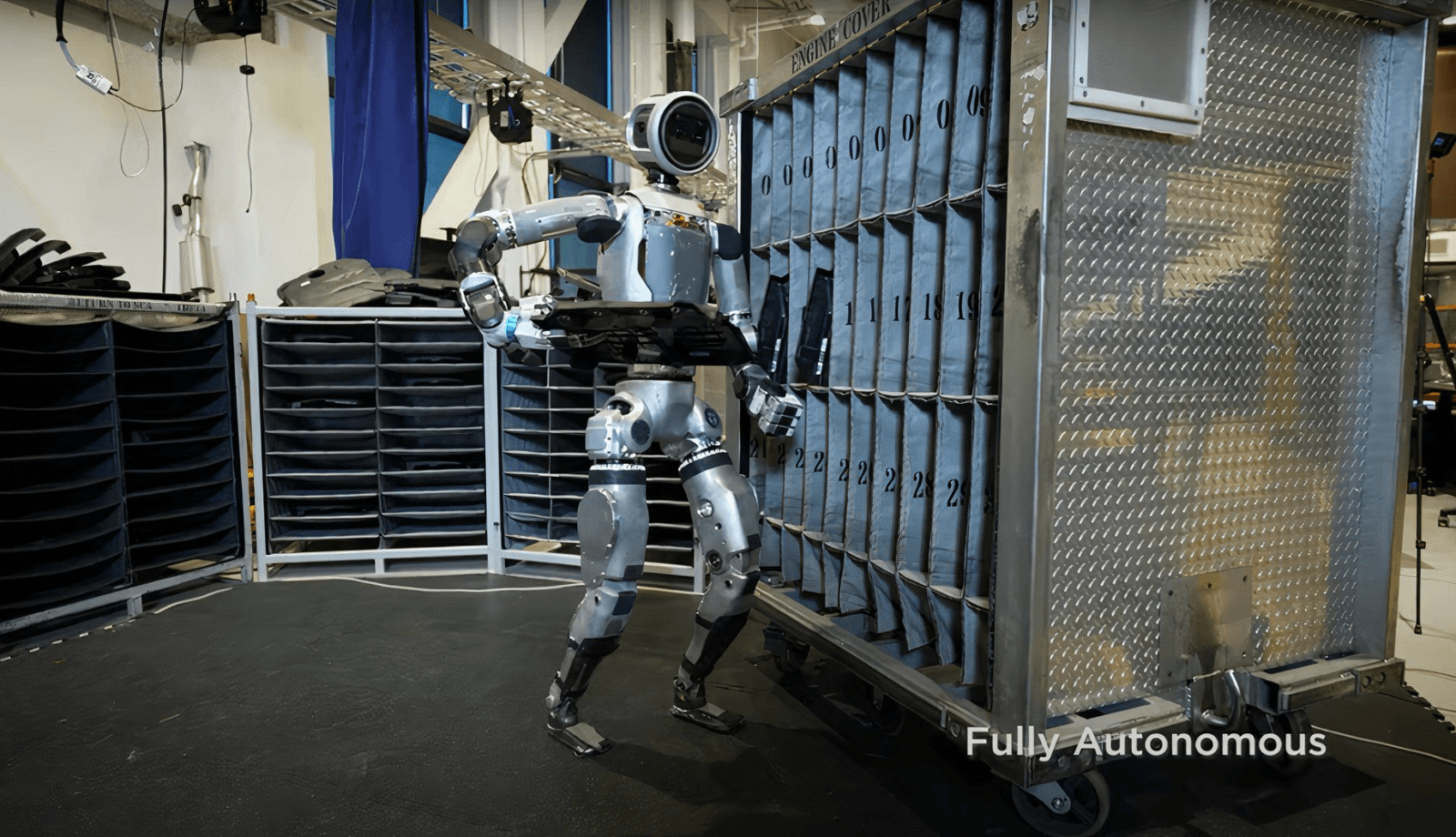 Der neue Atlas von Boston Dynamics wählt und verpackt eine große Anzahl von Autoteilen