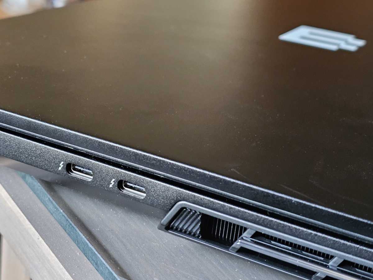 Thunderbolt 5 📉 まだうまく動作しない未来の接続😤 14 Maingear ML-17 Thunderbolt 5 ポート