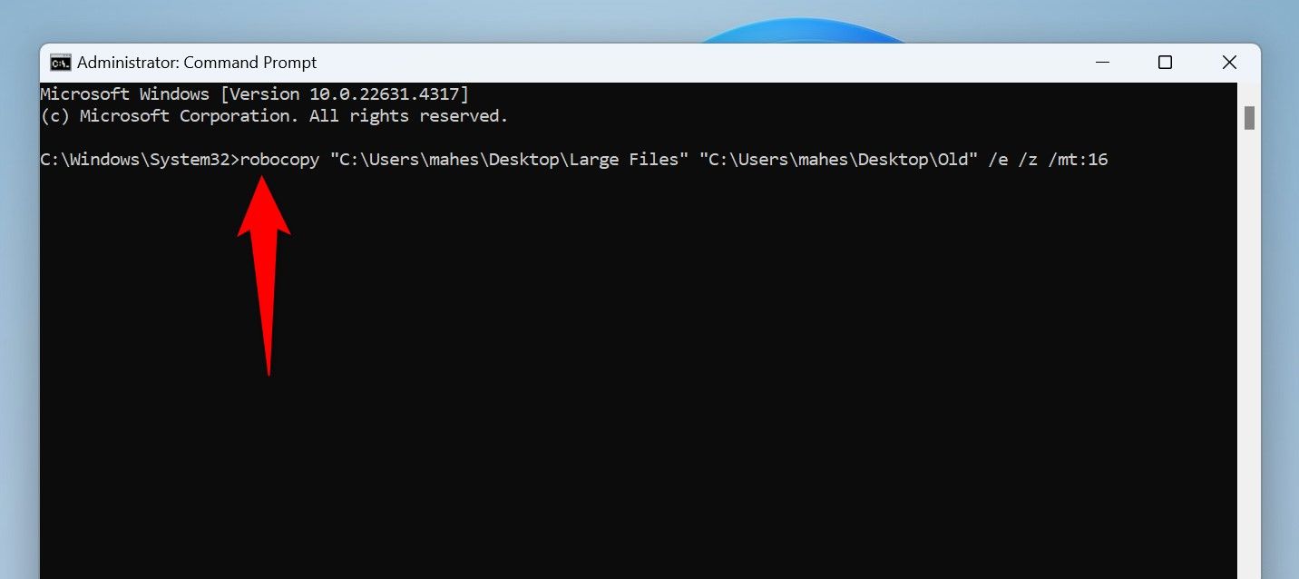 Transferencias Windows 11: 7 consejos para velocidad récord ⚡🔥 16 El comando para copiar archivos usando Robocopy escrito en el Símbolo del Sistema.