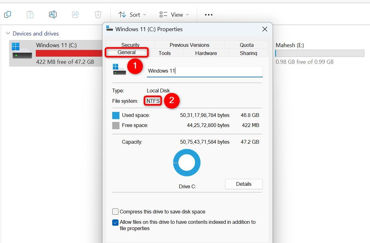 Transferencias Windows 11: 7 consejos para velocidad récord ⚡🔥 12 "General" y "NTFS" resaltados en la ventana de "Propiedades" de un disco.