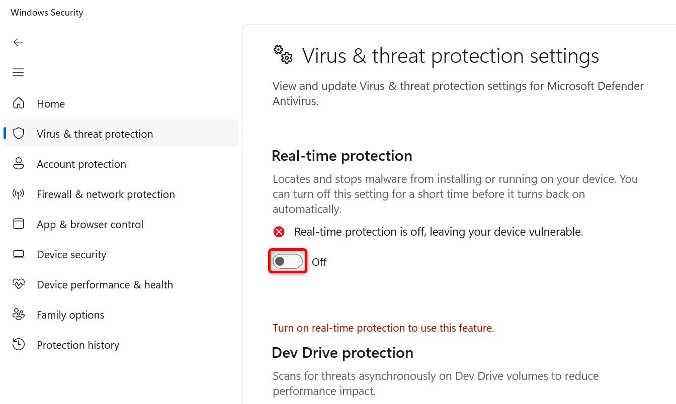 Transferencias Windows 11: 7 consejos para velocidad récord ⚡🔥 17 El interruptor de "Protección en tiempo real" resaltado en Seguridad de Windows.