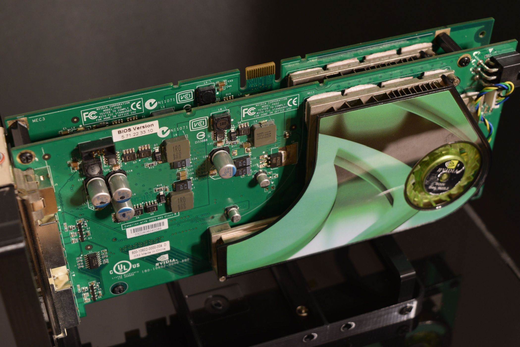 Megatransfer : la nouvelle ère de la vitesse de la RAM ⚡ 5 Ancienne carte graphique multi-GPU GeForce 7950 GT X2