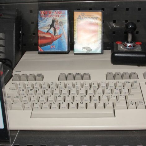 الذكرى الأربعين لـ Commodore 128 في معرض CES 2025: استرجع السحر! 🕹️