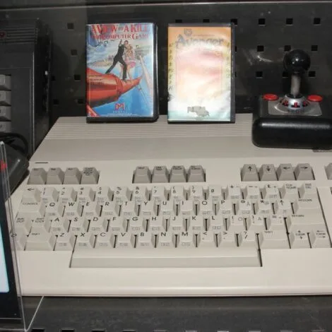 Commodore 128 Ulang Tahun ke-40 CES 2025: Hidupkan Kembali Keajaiban! 🕹️