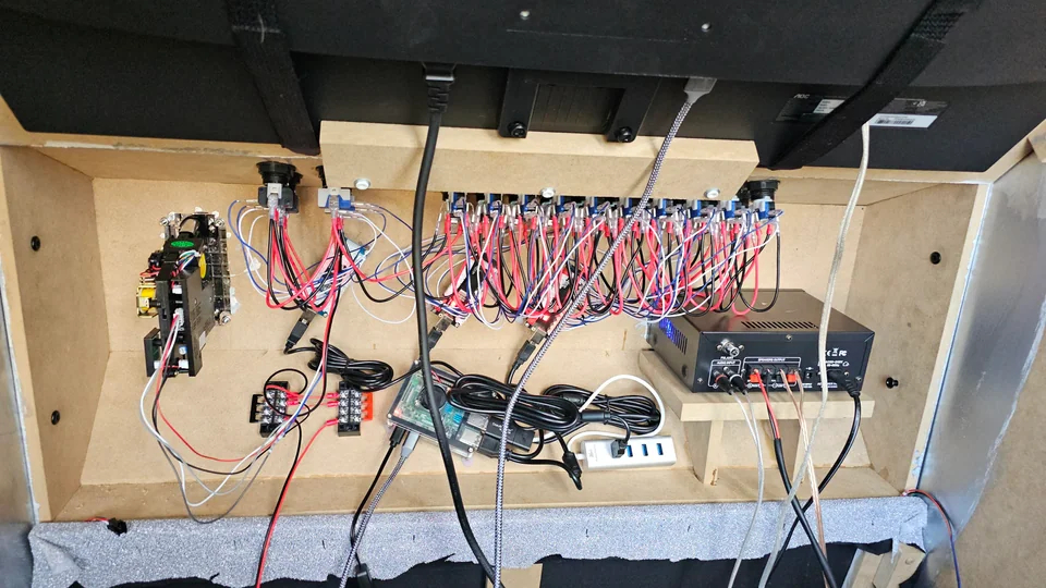 Yaratıcı, Raspberry Pi ile bir müzik kutusu inşa ediyor: Adımları takip edin! 🎵 7 Ahududu Pi