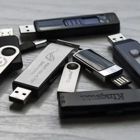 Come formattare un'unità flash USB (Windows e Mac)