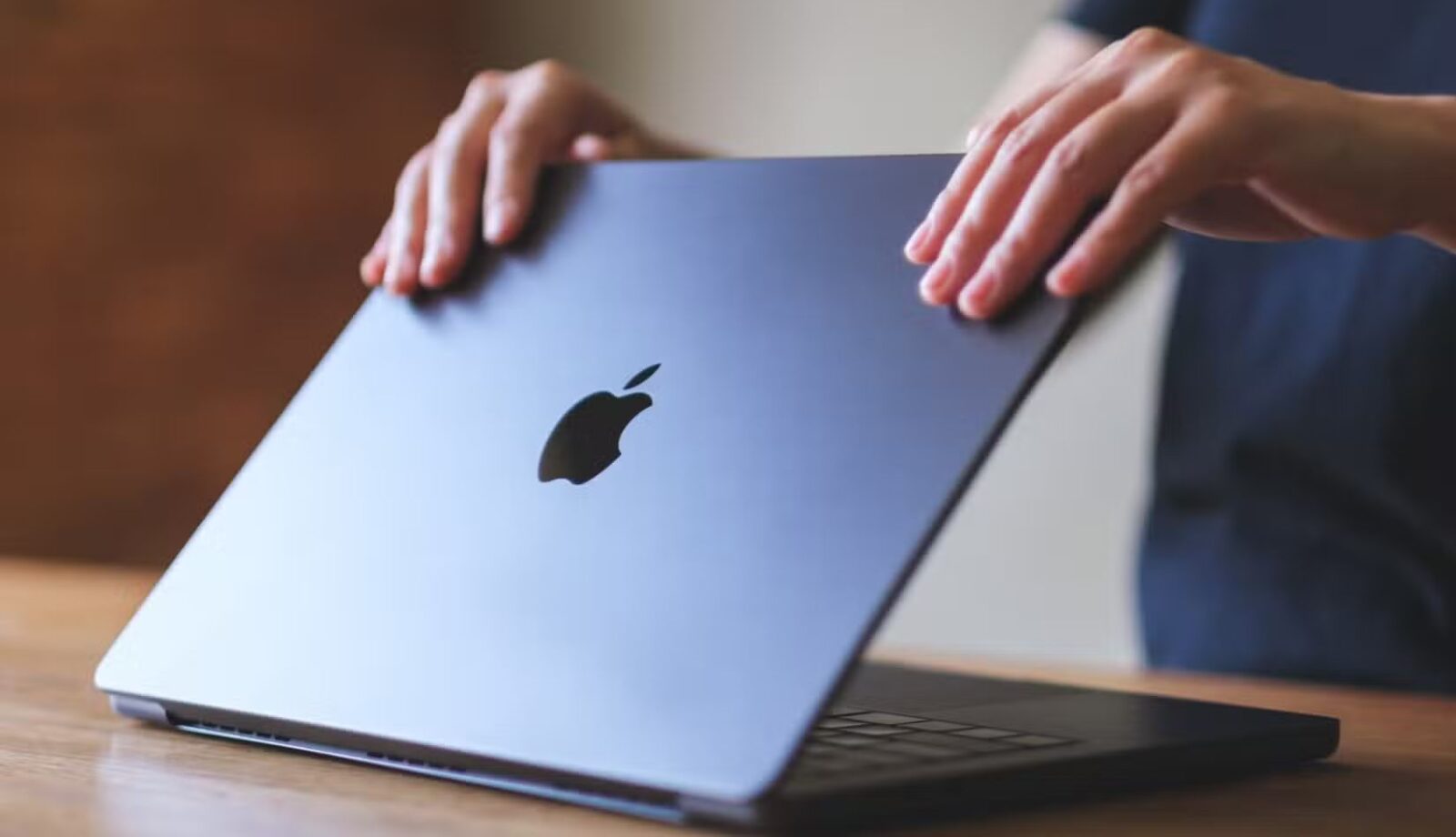 How to stop your MacBook from starting up when you open the lid: Discover the trick! 🚀