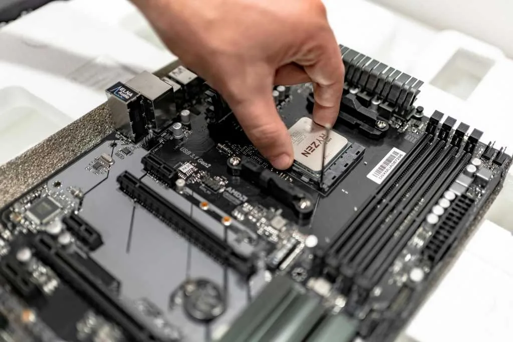 CPU 缓存：发现无延迟游戏的秘密！ 🎮⚡