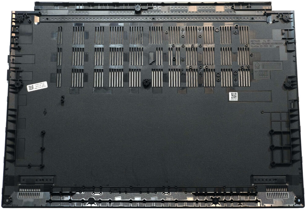 Acer Aspire Go AG15-51P Teardown 🚀 Einfache Demontage zur Verbesserung Ihres Laptops! 🔧💻 16 Die Bodenplatte bietet schnellen und einfachen Zugriff auf RAM, Akku, Speicher und Kühlsystem.