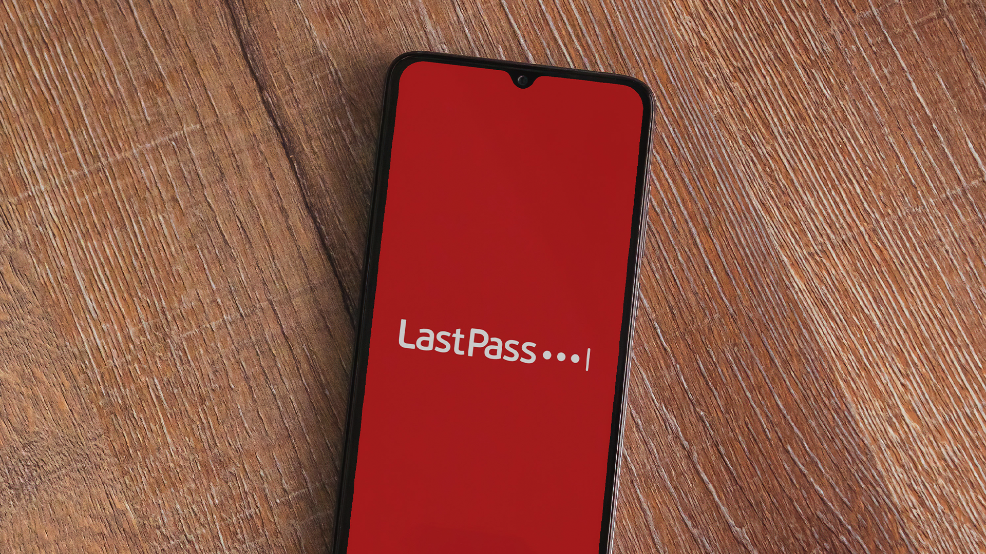 离线密码管理器:无需云端即可获得全面安全 🚫☁️ 5 LastPass 在手机屏幕上启动。