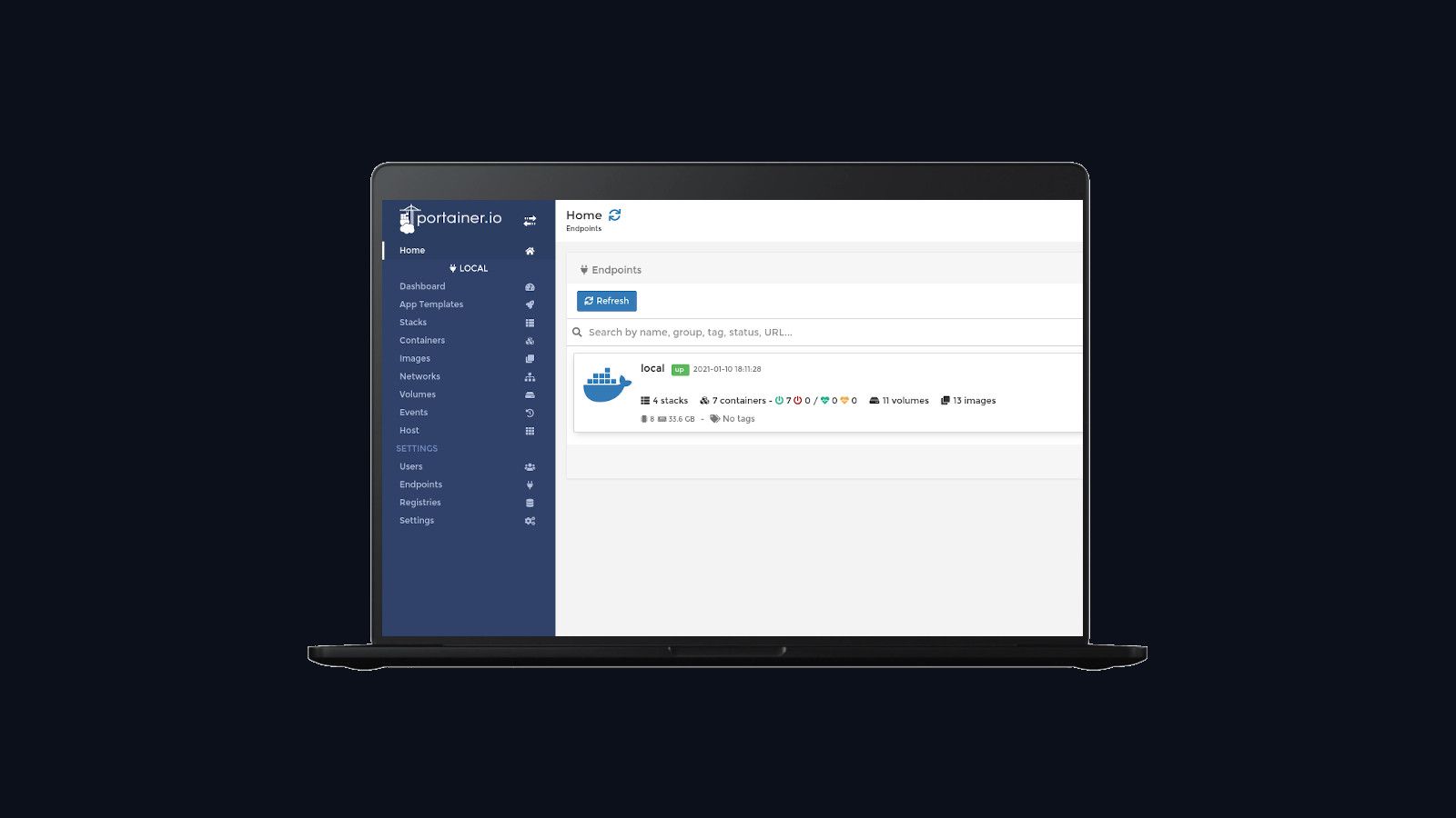 ヘッドレスサーバー:3ステップでパフォーマンスを向上、モニター不要 🚀 19 Ilustración de Portainer en laptop para administración de contenedores Docker.
