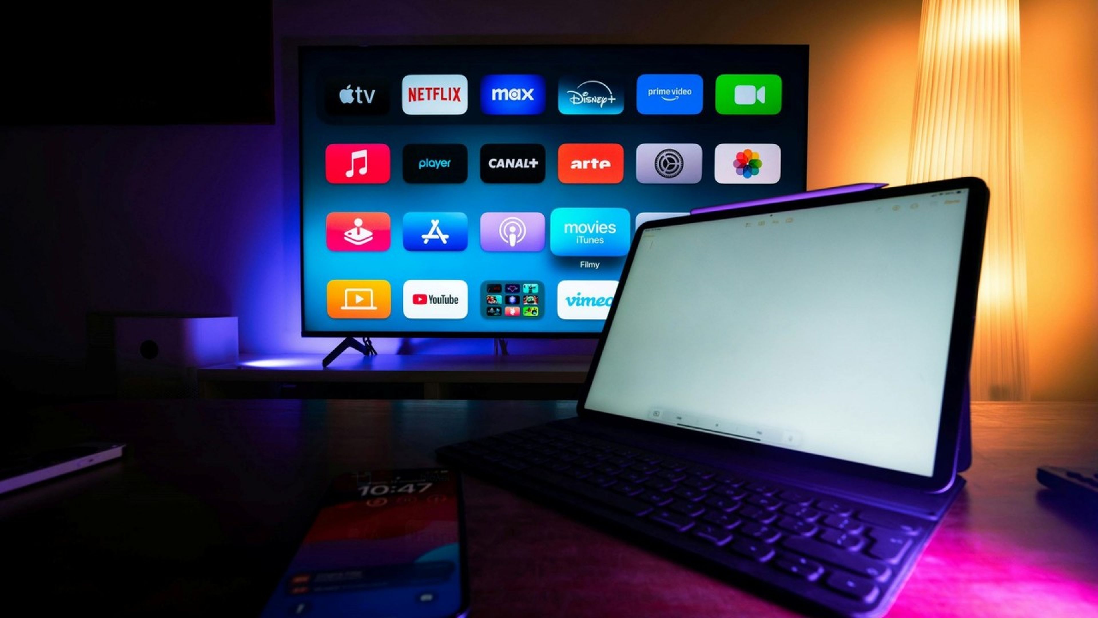 Connecting a PC to a Smart TV: Goodbye HDMI! Quick Tip ⚡ 5 Comparison between HDMI connection and WiFi screen transmission from PC to Smart TV