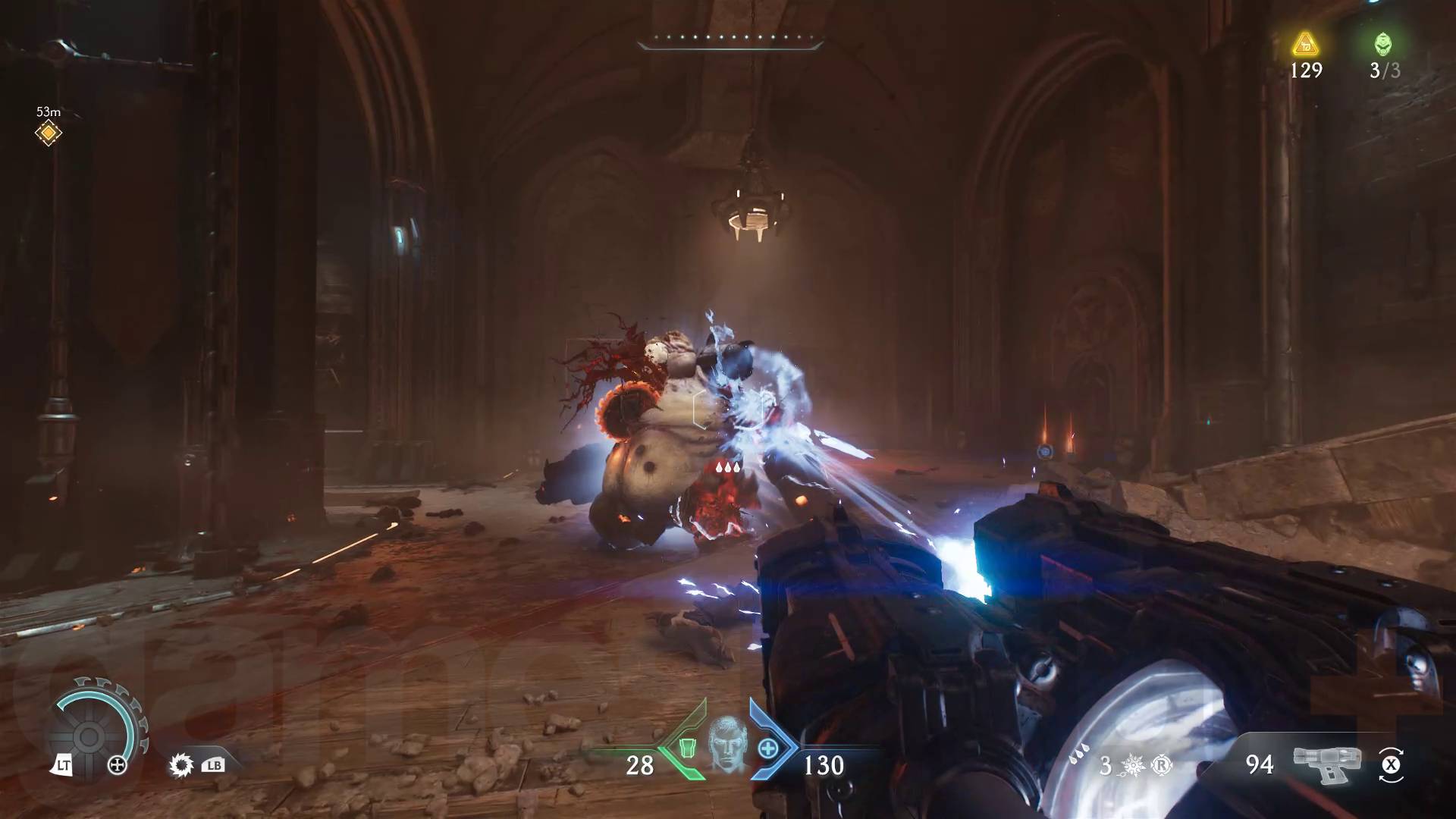 毁灭战士黑暗时代盾锯钉入恶魔曼库布斯体内，曼库布斯惊呆了