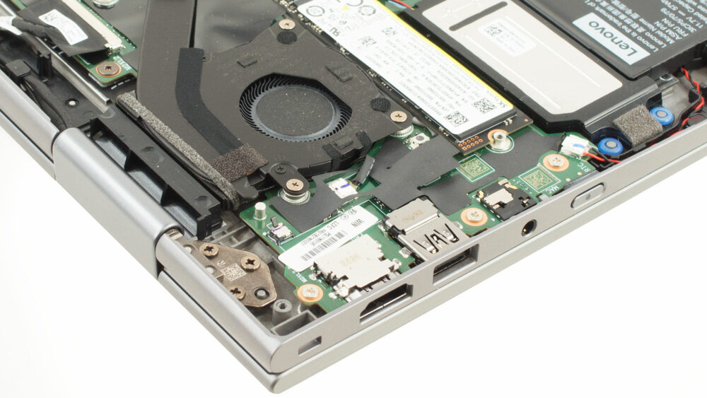 Двойная система охлаждения в ThinkPad X9-14 первого поколения: тишина в обмен на поддержание оптимального теплоотвода.