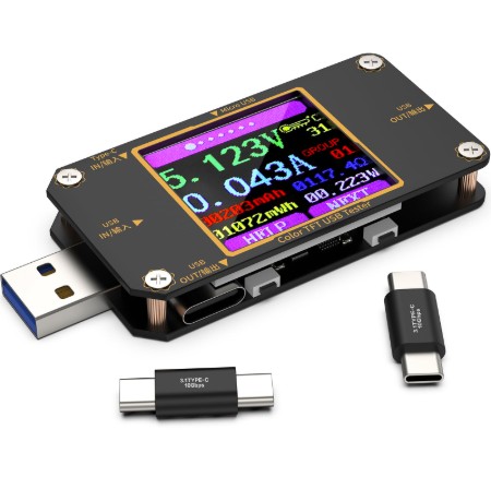 USB-vermogensmeter die het wattage in realtime weergeeft.
