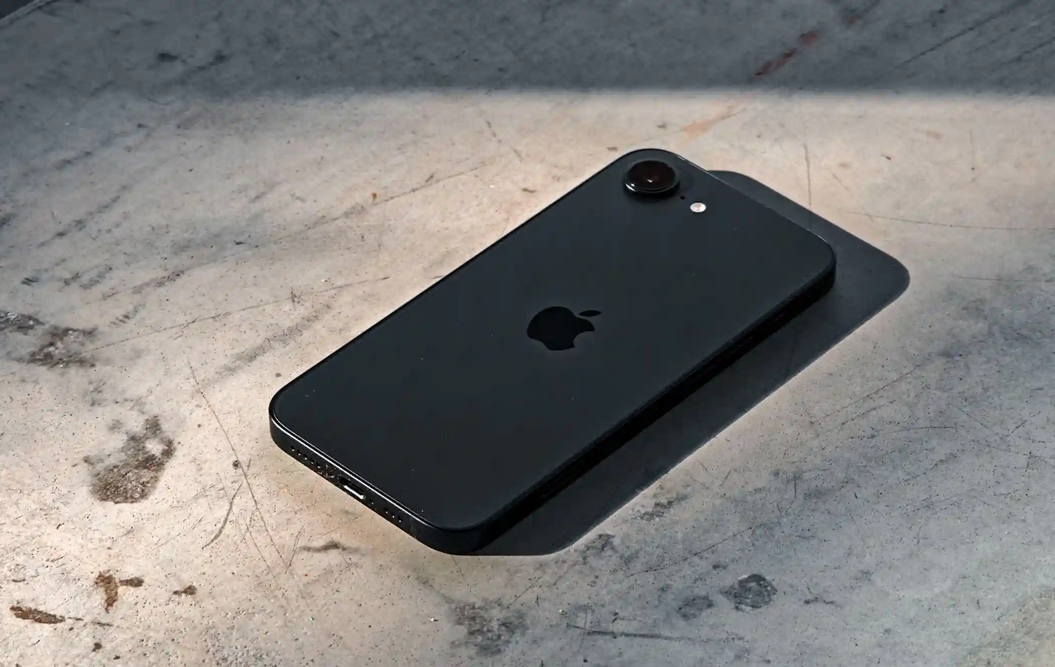 Google Pixel 9a ve iPhone 16e: $600'den daha ucuza 2 premium! 📱💥 11 Performansta, iPhone 16e'nin A18 Çipi Çok Önde