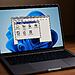 Anciens programmes - Un ordinateur portable sous Windows 11 exécute un ancien programme de style rétro à l'écran, illustrant comment utiliser des logiciels classiques sous Windows 11 sans complications.