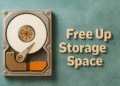 Limpiar WinSxS en Windows 11 ahora - Disco duro con texto "Free Up Storage Space"; cómo limpiar la carpeta WinSxS en Windows 11 para liberar espacio de almacenamiento.