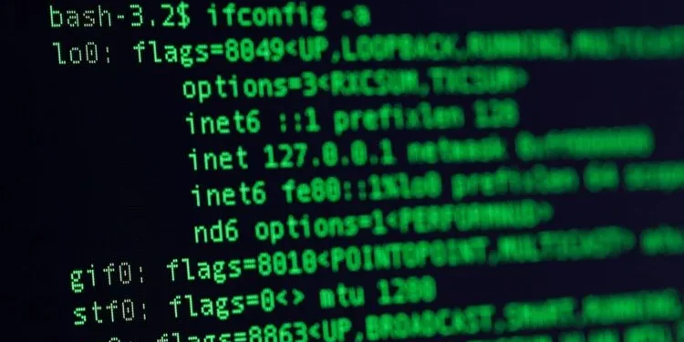 ヘッドレスサーバー:3ステップでパフォーマンスを向上、モニター不要 🚀 11 bash コンソールを備えた Linux ヘッドレス サーバー: ネットワーク構成と IPv4/IPv6 IP アドレスを表示する ifconfig。