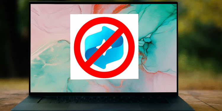 استدعاء Windows: 3 خطوات لحماية خصوصيتك ⚠️ 9 استدعاء Windows - كمبيوتر محمول يعمل بنظام التشغيل Windows 11 يعرض رمز استدعاء Windows مشطوبًا، مما يرمز إلى كيفية تعطيل استدعاء Windows لأسباب تتعلق بالخصوصية والأمان.