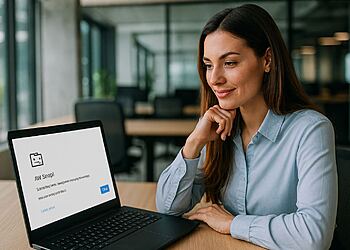 RESULT_CODE_HUNG - Une personne utilisant un ordinateur portable avec l'erreur Chrome « Aw, Snap ! » (RESULT_CODE_HUNG), affichant une solution en un clic qui corrige Google Chrome et l'empêche de se bloquer.