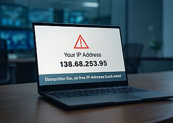 Fuga de IP Descubre el fallo oculto que expone tu identidad 🔥 2 Fuga de IP - Portátil mostrando advertencia de fuga de IP con dirección IP visible en pantalla, ilustrando fallo de seguridad que expone la identidad del usuario y la necesidad de proteger la privacidad online.