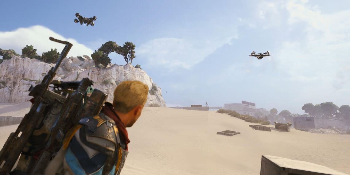 Shoring Up Defenses en Arc Raiders: estrategia real con jugador en desierto enfrentando drones enemigos en intensa batalla táctica sci‑fi.